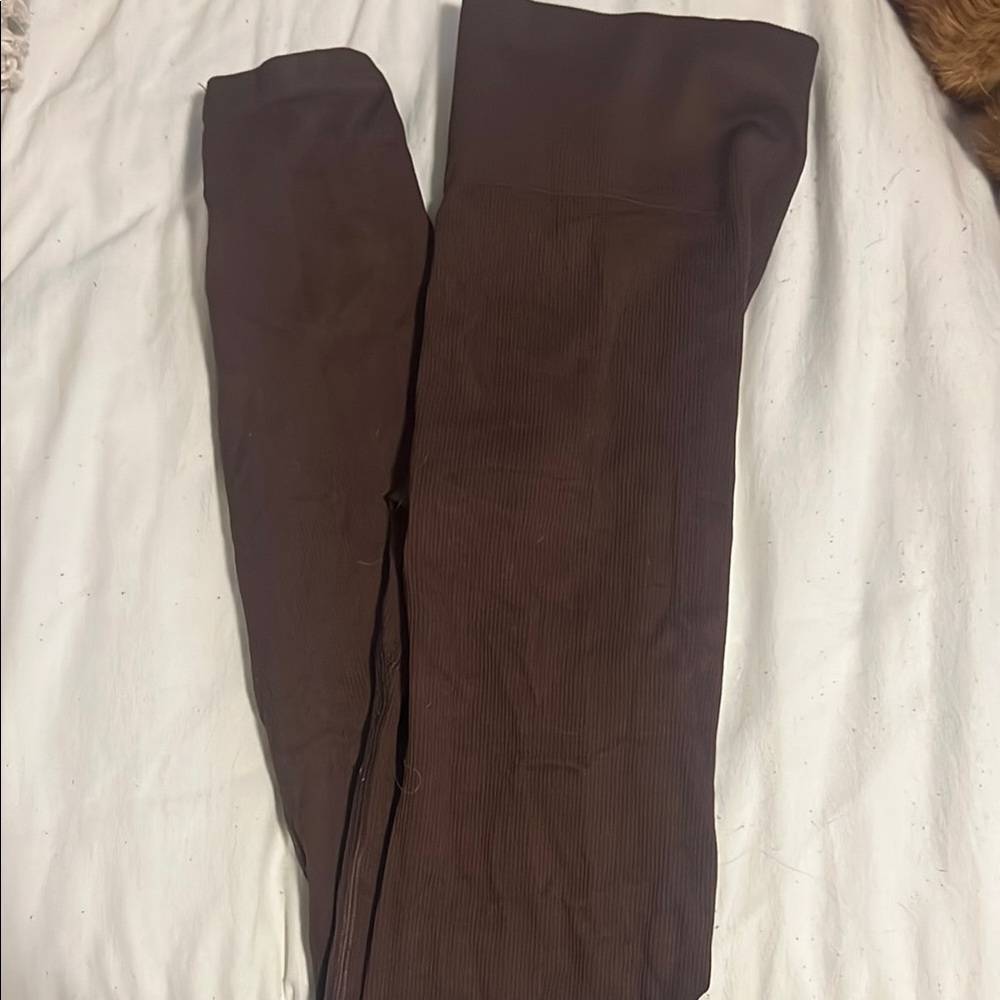 Aritzia Brown Ribbed Leggings